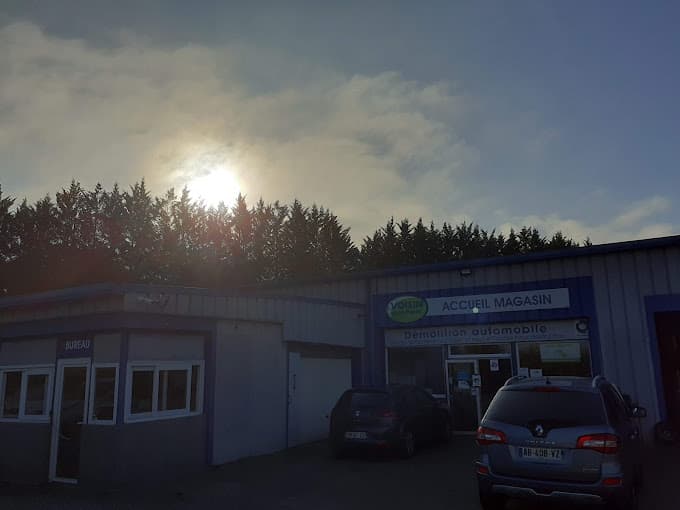 Vue extérieure du centre VHU agréé GARAGE VOISIN AUTO PIECES à BELLEY (Ain)