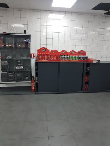 Parc de véhicules hors d'usage chez Stock Pièces Autos, centre agréé à GUEREINS