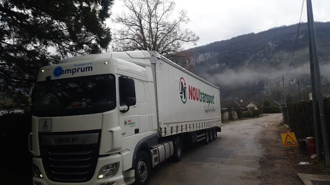 Parc de véhicules hors d'usage chez Serrand Sa, centre agréé à DORTAN