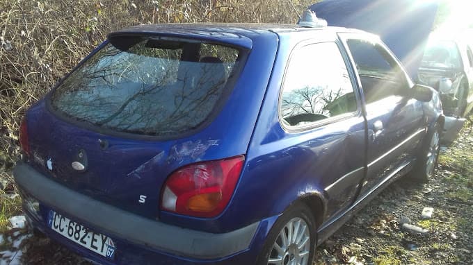 Parc de véhicules hors d'usage chez Pelletier Monnier Marie, centre agréé à ORNEX