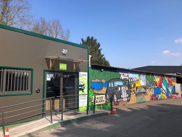 Parc de véhicules hors d'usage chez Calard Frères, centre agréé à BALAN