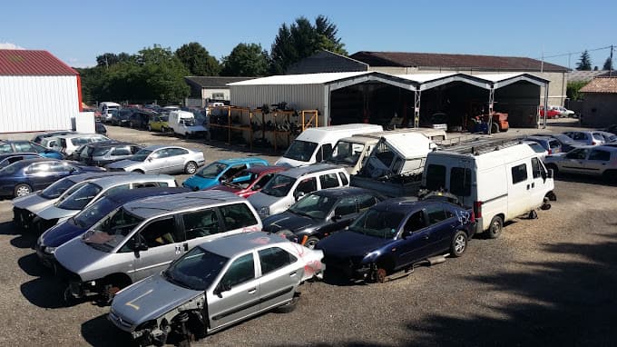 Vue extérieure du centre VHU agréé LVA AUTO PIECES à REPLONGES (Ain)