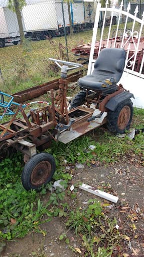 Parc de véhicules hors d'usage chez Momo La Récup, centre agréé à GAUCHY