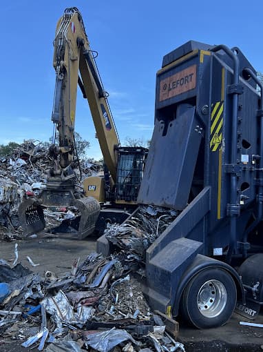 Vue extérieure du centre VHU agréé Baptiste Fer Et Métaux à MALLEMOISSON (Alpes-de-Haute-Provence)