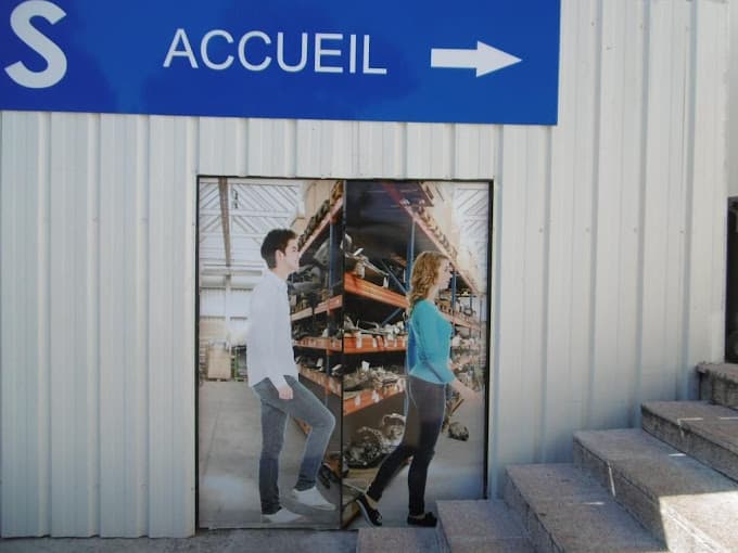 Parc de véhicules hors d'usage chez Ad Automobiles SARL, centre agréé à ANTIBES