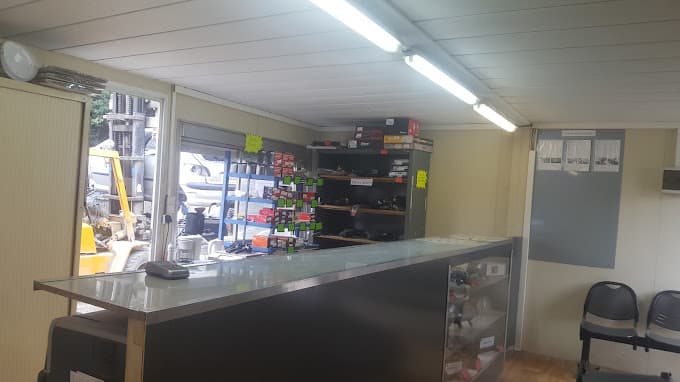 Vue extérieure du centre VHU agréé Auto Pièces du Pouzin à LE POUZIN (Ardèche)