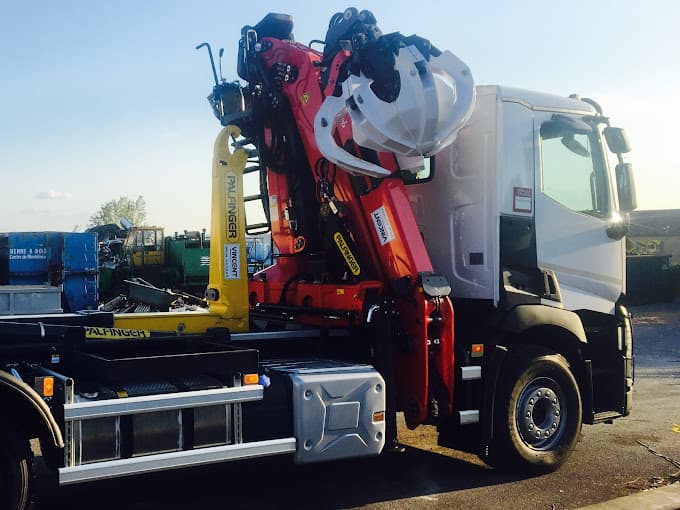 Vue extérieure du centre VHU agréé R.E.D Ets Valette à AUBENAS (Ardèche)