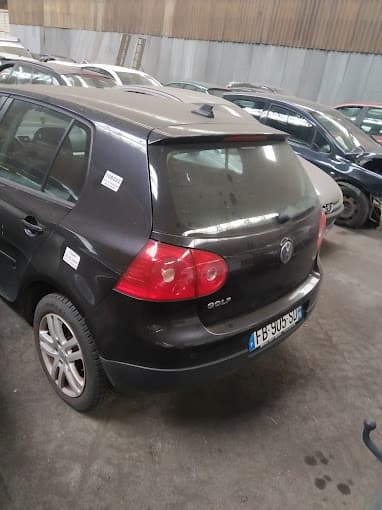 Parc de véhicules hors d'usage chez Garage Baudoin, centre agréé à CHARLEVILLE-MEZIERES