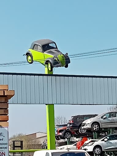 Parc de véhicules hors d'usage chez Auto Casse Thiebault, centre agréé à ROSIERES-PRES-TROYES