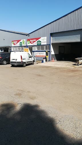 Vue extérieure du centre VHU agréé Casse Auto Chapelaine à LA CHAPELLE-SAINT-LUC (Aube)