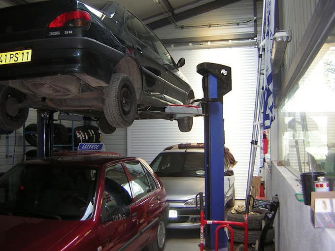 Parc de véhicules hors d'usage chez Guiraud Espace Auto, centre agréé à PIEUSSE