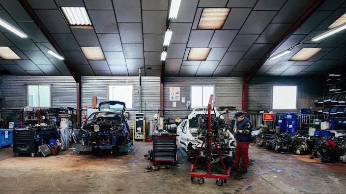 Parc de véhicules hors d'usage chez Manufacture D'oc, centre agréé à ONET-LE-CHATEAU