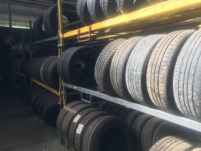 Vue extérieure du centre VHU agréé GLR 12 CASSE AUTO PIÈCES DÉTACHÉES à ONET-LE-CHATEAU (Aveyron)