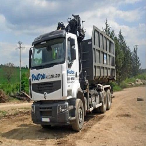 Parc de véhicules hors d'usage chez Boudou Recuperation, centre agréé à SALLES-LA-SOURCE