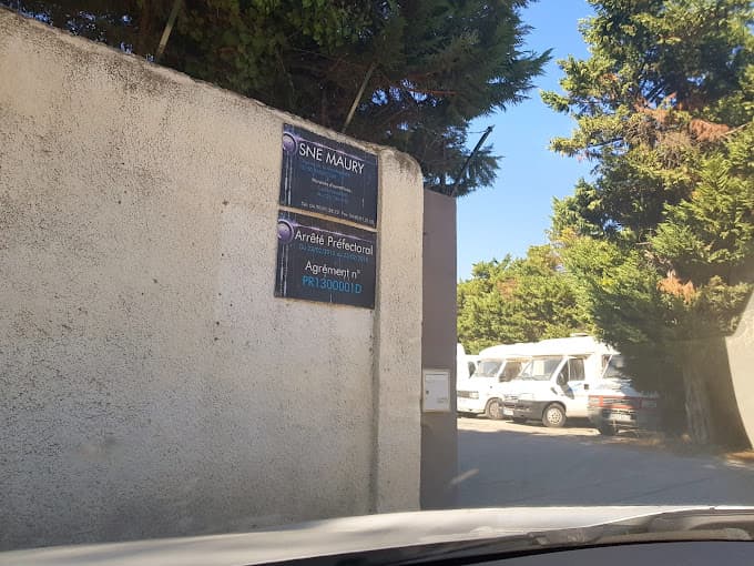 Vue extérieure du centre VHU agréé Ets Maury à TARASCON (Bouches-du-Rhône)