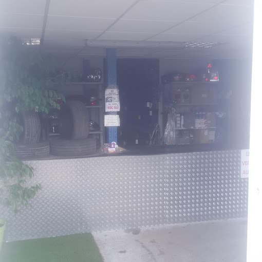 Cedric Pieces Autos à CHATEAUNEUF-LES-MARTIGUES — Photo 5 du centre VHU agréé Bouches-du-Rhône