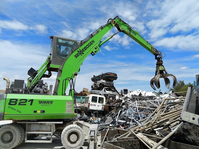 Vue extérieure du centre VHU agréé Vieri Serge SAS à ARLES (Bouches-du-Rhône)