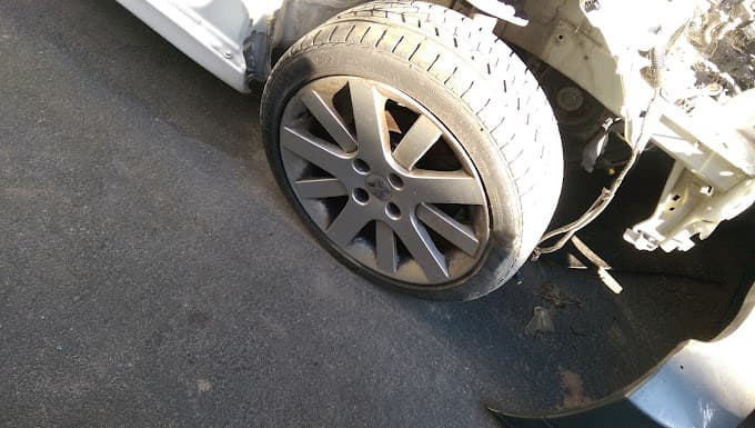 Parc de véhicules hors d'usage chez Surplus Marseille sarl, centre agréé à MARSEILLE 15