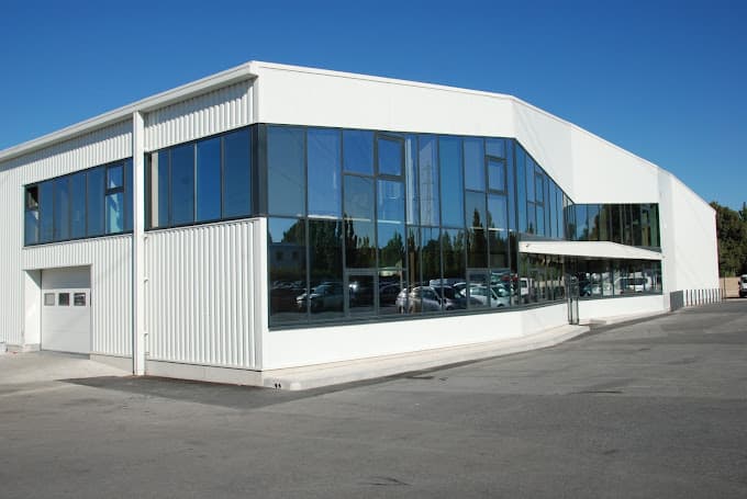 Vue extérieure du centre VHU agréé BERARD SAS à VELAUX (Bouches-du-Rhône)