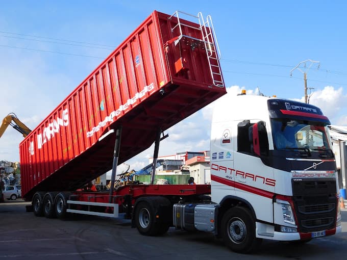Parc de véhicules hors d'usage chez DADDI SRI SAS, centre agréé à MARIGNANE