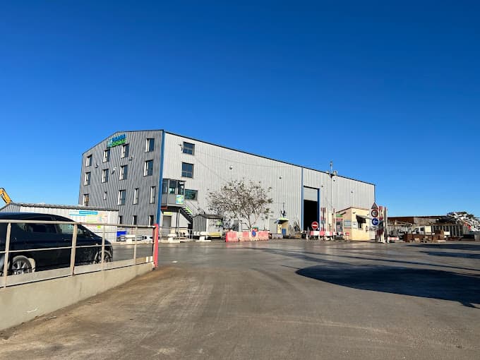 Vue extérieure du centre VHU agréé La grand colle à PORT-DE-BOUC (Bouches-du-Rhône)