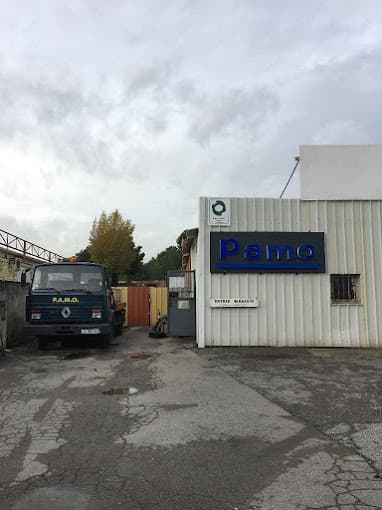 Vue extérieure du centre VHU agréé Pamo Pièces Autos Occasions à SAINT-MITRE-LES-REMPARTS (Bouches-du-Rhône)