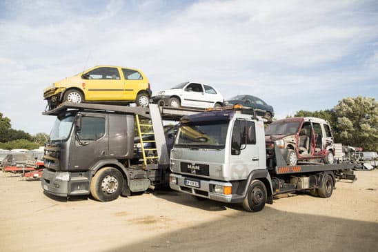 Parc de véhicules hors d'usage chez 2 D Pieces Autos - Casse auto épaviste, centre agréé à SAINT-MARTIN-DE-CRAU