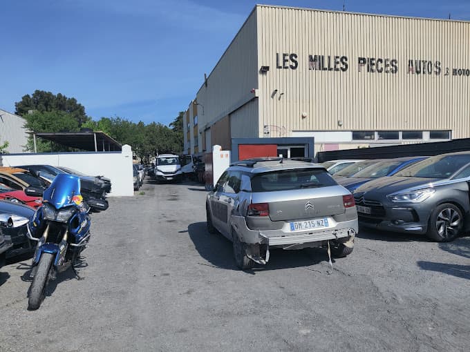 Vue extérieure du centre VHU agréé Les Milles Pièces Autos à AIX-EN-PROVENCE (Bouches-du-Rhône)