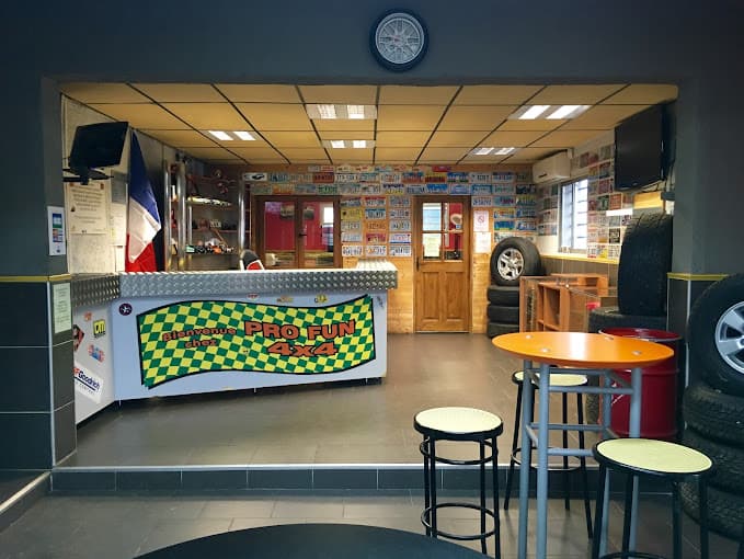 Vue extérieure du centre VHU agréé PRO FUN 4X4 à GIGNAC-LA-NERTHE (Bouches-du-Rhône)