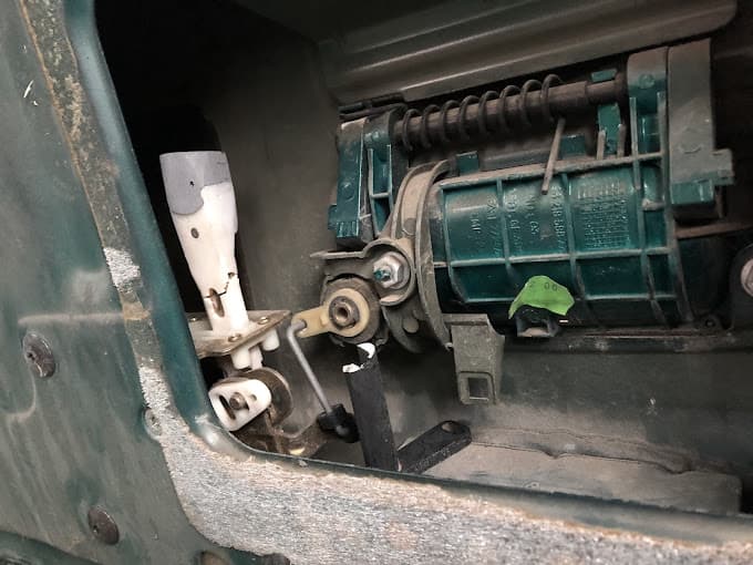 Parc de véhicules hors d'usage chez La Piece Automobile 13, centre agréé à LAMANON