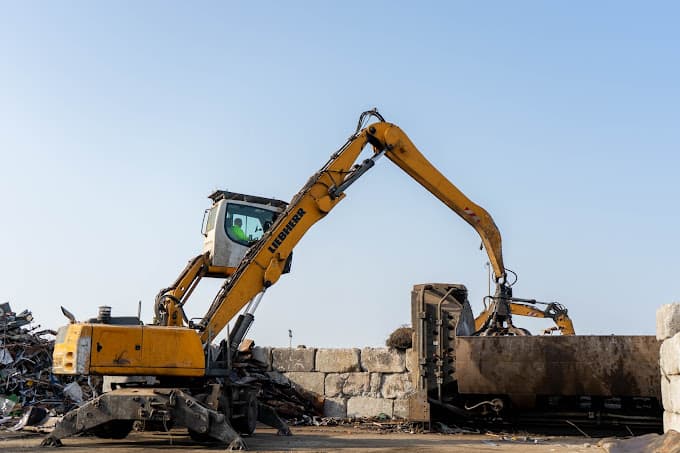Vue extérieure du centre VHU agréé MB Recyclage - MUSCINESI à VITROLLES (Bouches-du-Rhône)