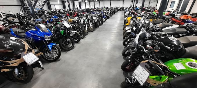 Vue extérieure du centre VHU agréé Marc Motos Pieces 14 à BENOUVILLE (Calvados)