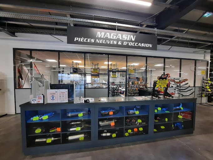 Parc de véhicules hors d'usage chez Marc Motos Pieces 14, centre agréé à BENOUVILLE