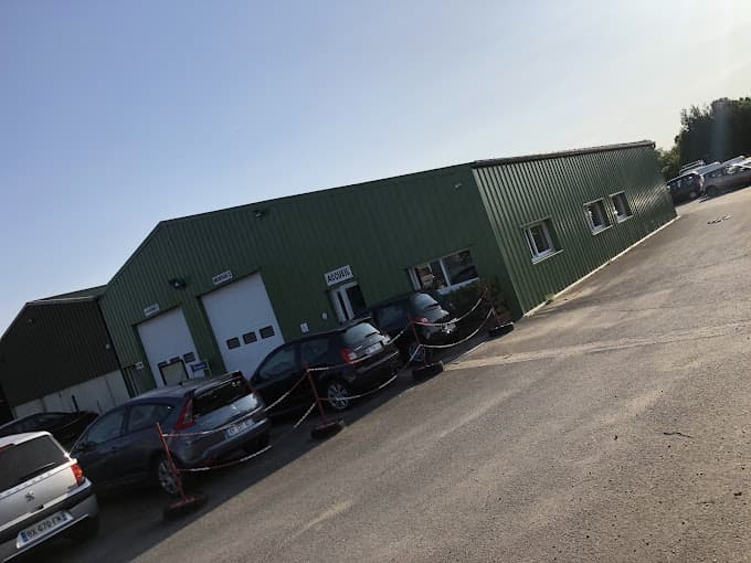 Parc de véhicules hors d'usage chez Auto Pieces 14, centre agréé à SAINT-PIERRE-EN-AUGE