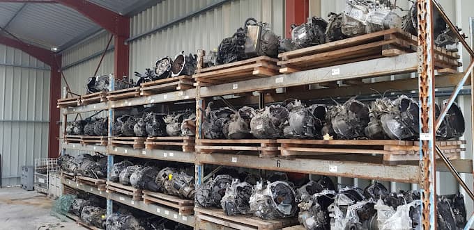 Parc de véhicules hors d'usage chez Glos automobile, centre agréé à GLOS