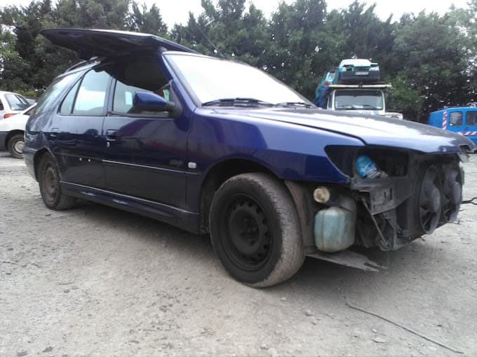 Parc de véhicules hors d'usage chez Benoist Auto Pieces, centre agréé à GIBERVILLE