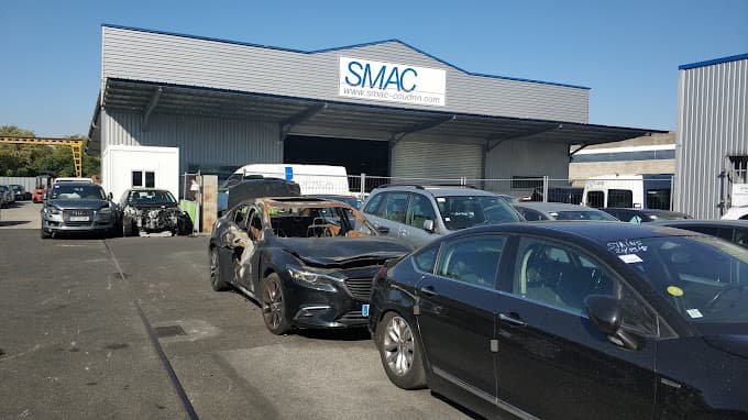 Parc de véhicules hors d'usage chez SMAC SAS COUDRIN, centre agréé à BOBIGNY
