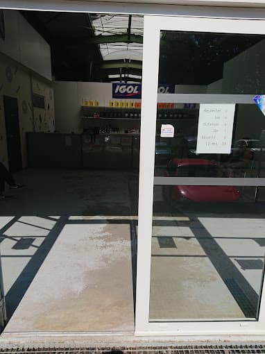 Vue extérieure du centre VHU agréé Casse 3000 à DIRAC (Charente)