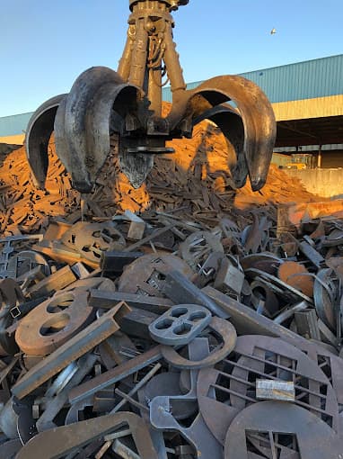 Vue extérieure du centre VHU agréé DECONS SAS à LE PIAN-MEDOC (Charente-Maritime)