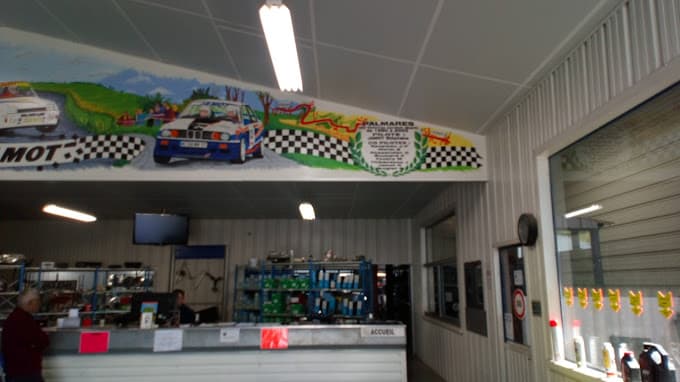 Vue extérieure du centre VHU agréé Jamot à CABARIOT (Charente-Maritime)