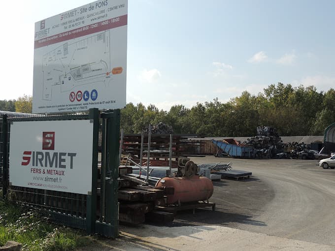 Parc de véhicules hors d'usage chez SIRMET 17, centre agréé à PONS