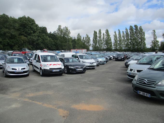Vue extérieure du centre VHU agréé Chatreix (Sarl) à VIGNOUX-SOUS-LES-AIX (Cher)