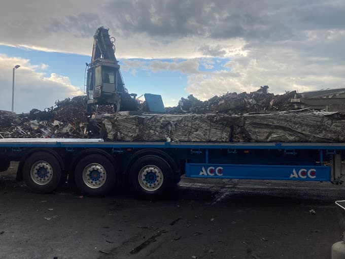 Parc de véhicules hors d'usage chez Cdr environnement, centre agréé à EGLETONS