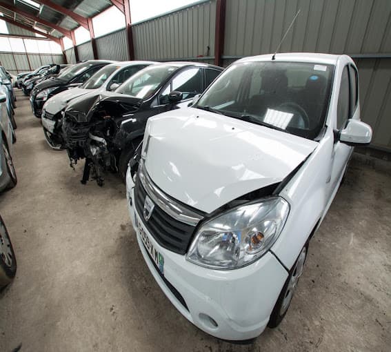 Vue extérieure du centre VHU agréé Recup Auto Mercier à SAINT-PRIEST-DE-GIMEL (Corrèze)