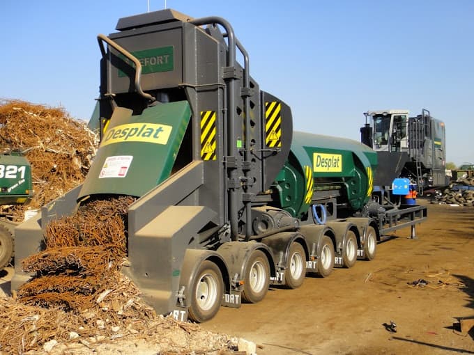 Parc de véhicules hors d'usage chez Paprec Métal 71, centre agréé à CRISSEY