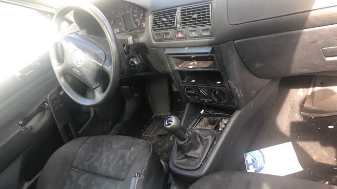 Parc de véhicules hors d'usage chez AUTO-PIÈCES 22, centre agréé à LANNION