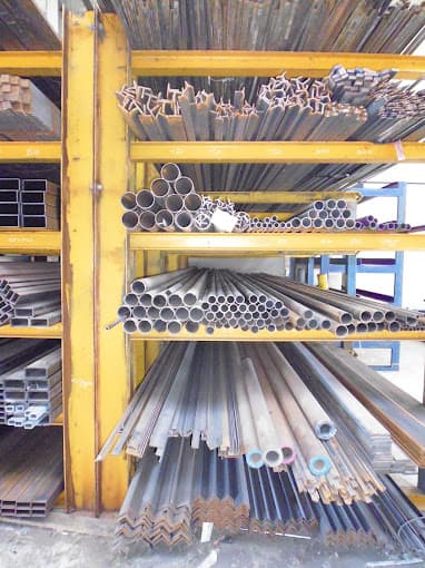 Vue extérieure du centre VHU agréé Guillerme Ferrailles à GRACES (Côtes-d'Armor)