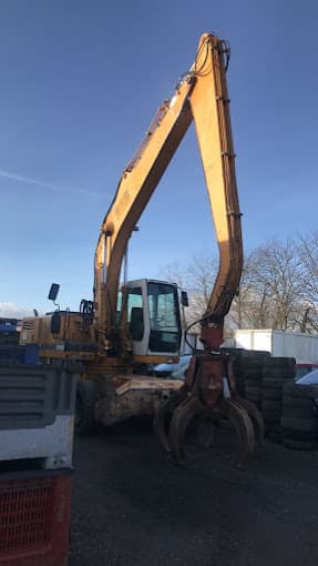 Parc de véhicules hors d'usage chez Établissement Varrin Mickael (casse automobile), centre agréé à VALENTIGNEY