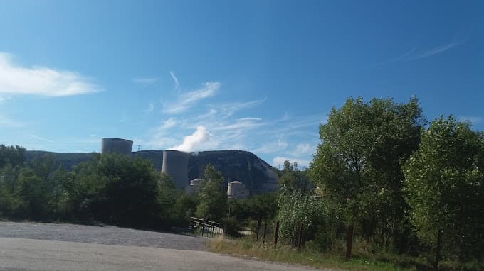 Parc de véhicules hors d'usage chez FERT RECYCLAGE Montélimar, centre agréé à LA COUCOURDE