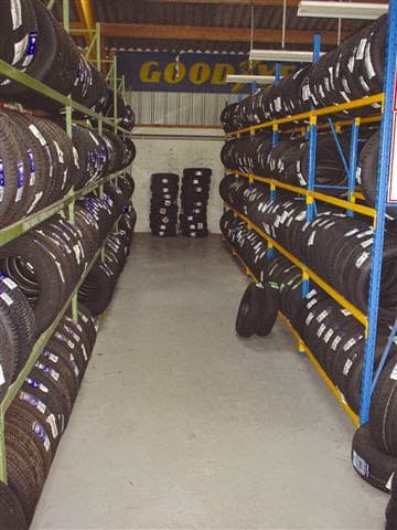 Vue extérieure du centre VHU agréé Multi'Choc à LE TORPT (Eure)